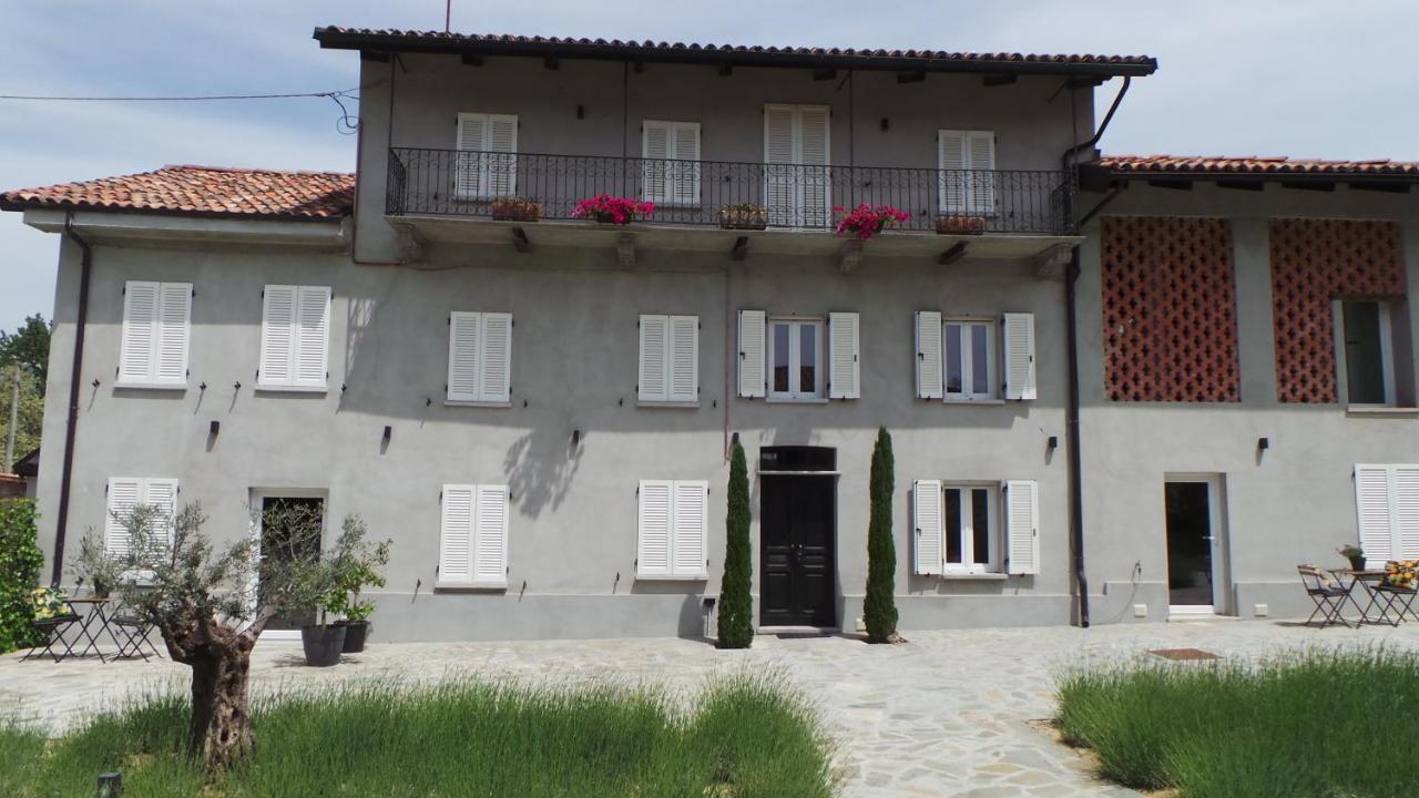 Montegrosso dʼAsti Sotto La Vigna Charm Stay Adults Only Vacation Suite المظهر الخارجي الصورة